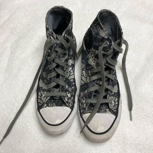 EUC Converse monarch butterfly prnt women’s size 8
